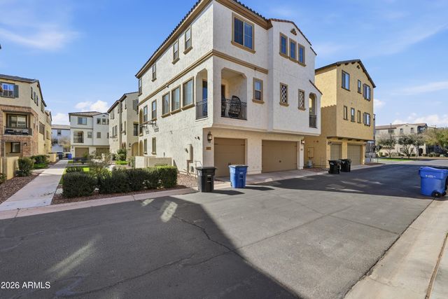 1677 E BRIDGEPORT Parkway, Gilbert, AZ 85295