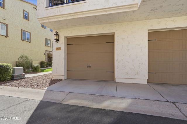 1677 E BRIDGEPORT Parkway, Gilbert, AZ 85295