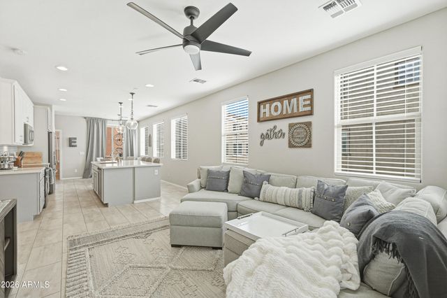 1677 E BRIDGEPORT Parkway, Gilbert, AZ 85295