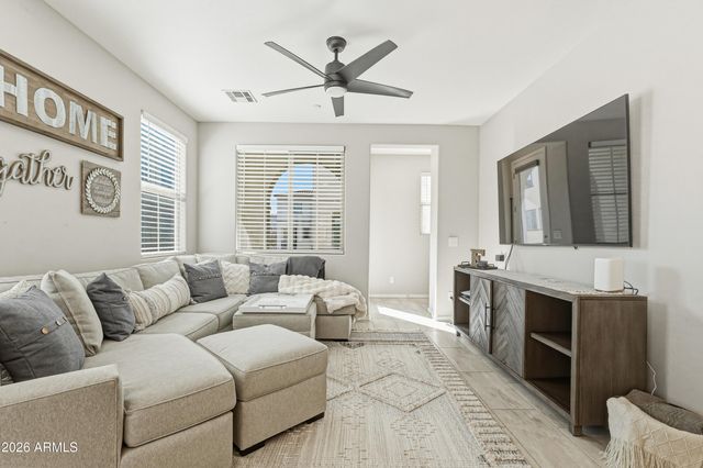 1677 E BRIDGEPORT Parkway, Gilbert, AZ 85295