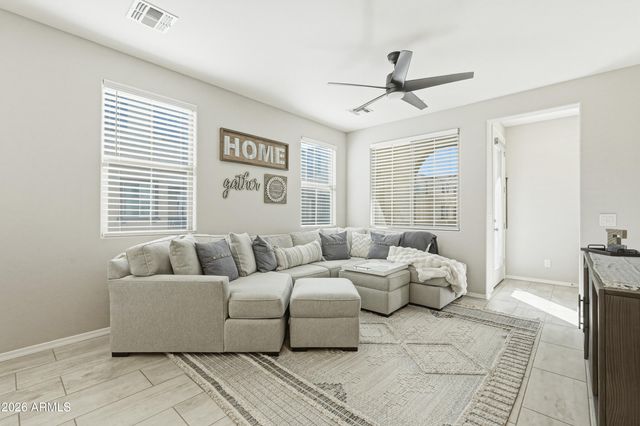 1677 E BRIDGEPORT Parkway, Gilbert, AZ 85295