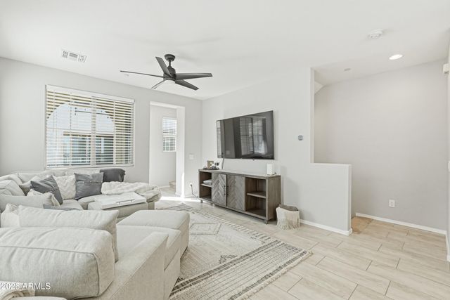 1677 E BRIDGEPORT Parkway, Gilbert, AZ 85295