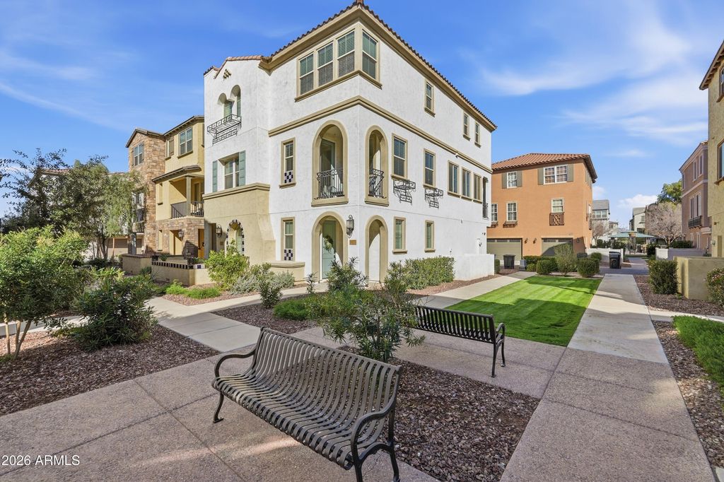 1677 E BRIDGEPORT Parkway, Gilbert, AZ 85295