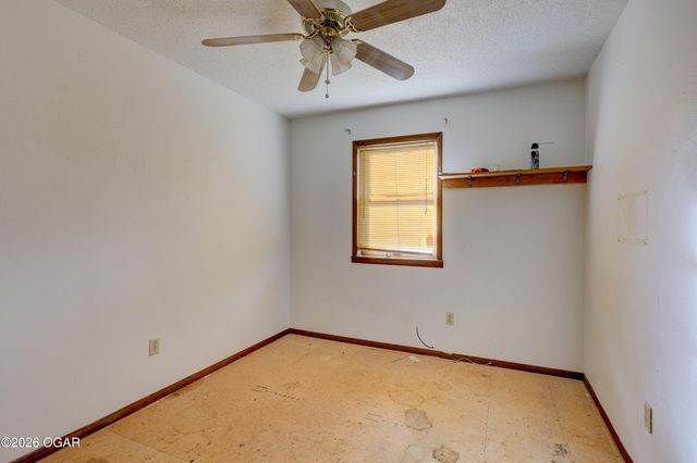 106 Greenfield Circle, Seneca, MO 64865