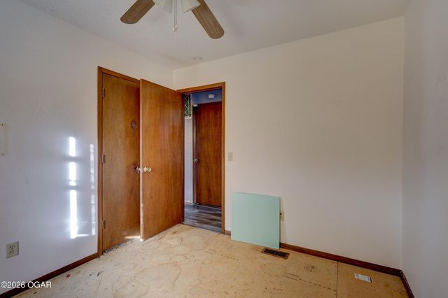 106 Greenfield Circle, Seneca, MO 64865