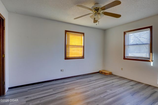 106 Greenfield Circle, Seneca, MO 64865