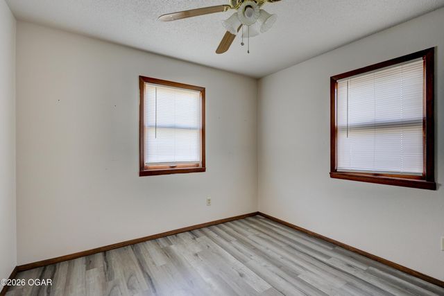 106 Greenfield Circle, Seneca, MO 64865