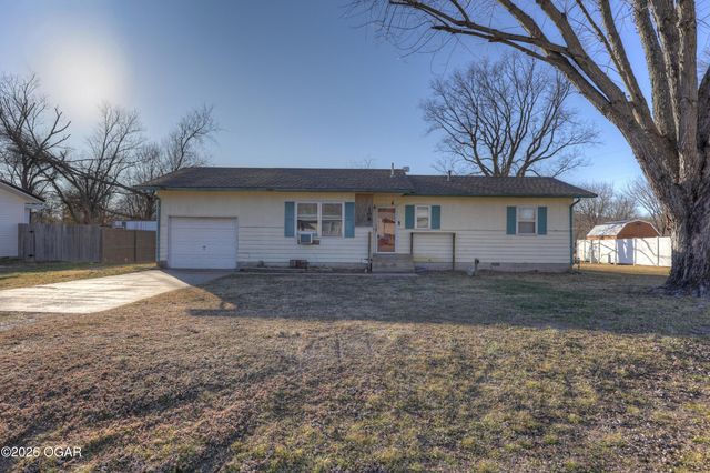 106 Greenfield Circle, Seneca, MO 64865