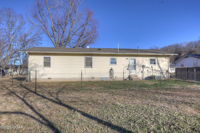 106 Greenfield Circle, Seneca, MO 64865