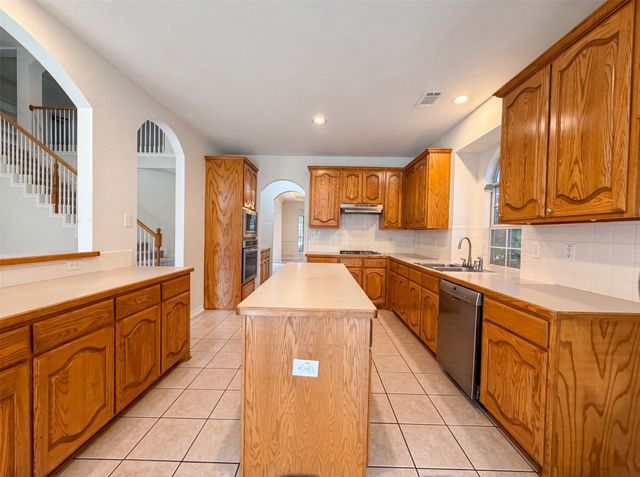 3014 Saint Amanda Drive, Mansfield, TX 76063