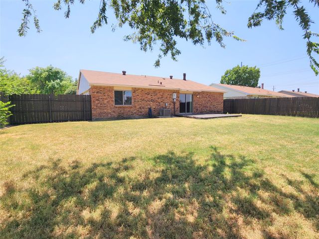 5400 Ragan Drive, The Colony, TX 75056