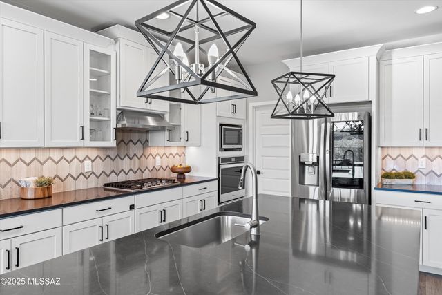 11162 S Golden Aspen Drive, Vail, AZ 85641