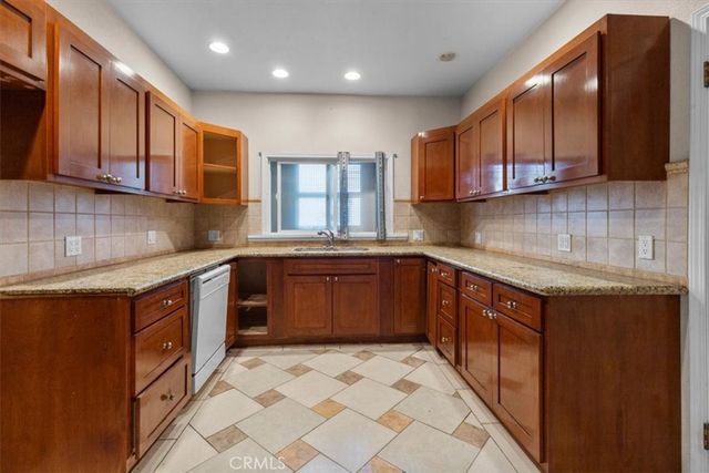324 W 47th Place, Los Angeles, CA 90037