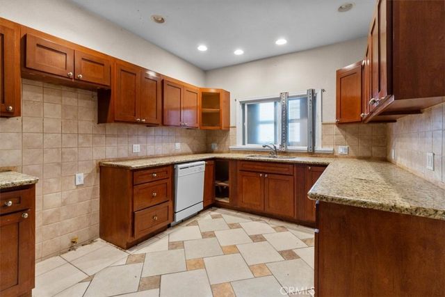 324 W 47th Place, Los Angeles, CA 90037