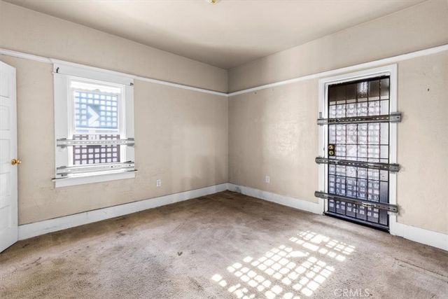 324 W 47th Place, Los Angeles, CA 90037