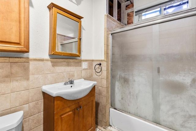 324 W 47th Place, Los Angeles, CA 90037