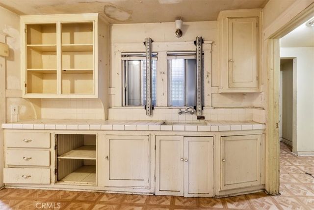 324 W 47th Place, Los Angeles, CA 90037