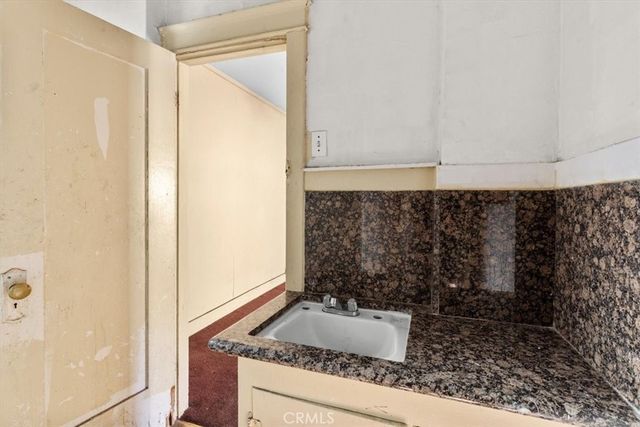324 W 47th Place, Los Angeles, CA 90037