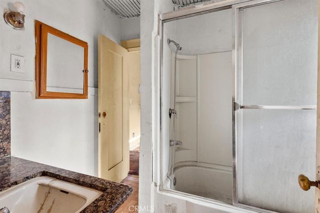324 W 47th Place, Los Angeles, CA 90037