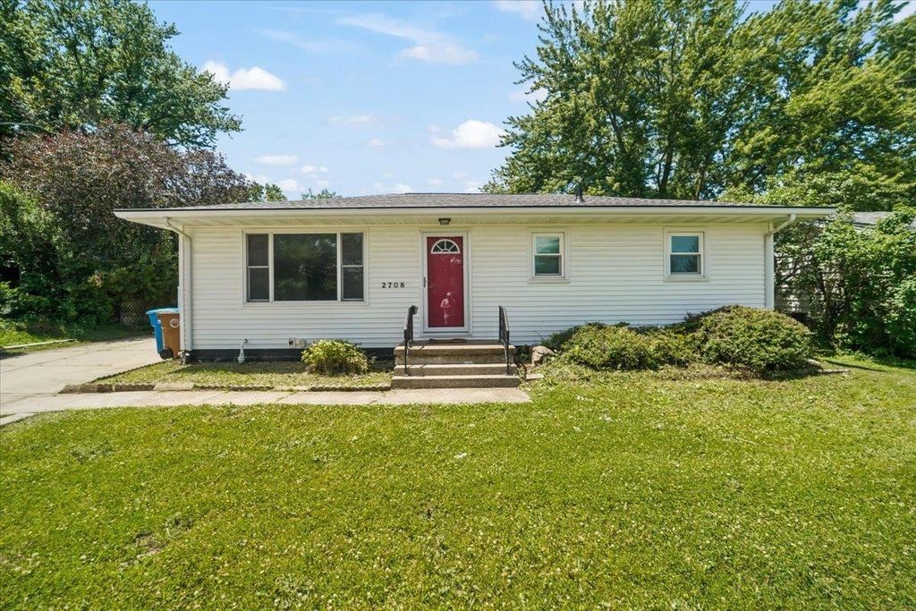 2708 Fairlane Avenue, Waterloo, IA 50702
