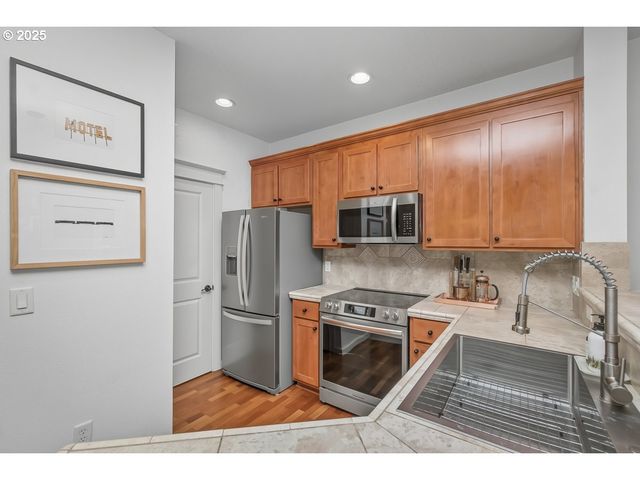 3565 SUMMERLINN Dr, West Linn, OR 97068
