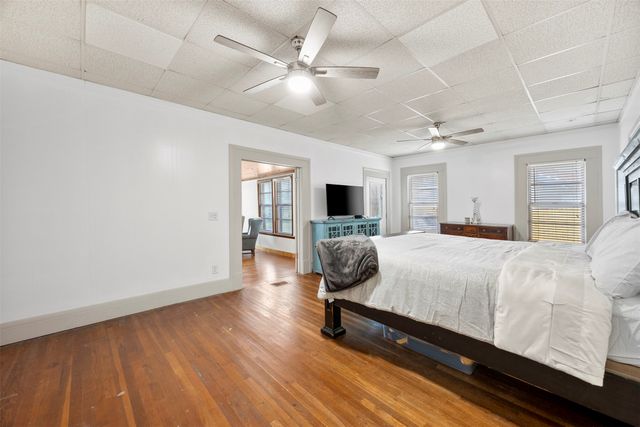 401 N Dallas Street, Ennis, TX 75119