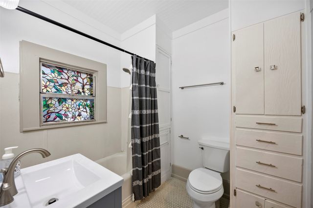401 N Dallas Street, Ennis, TX 75119