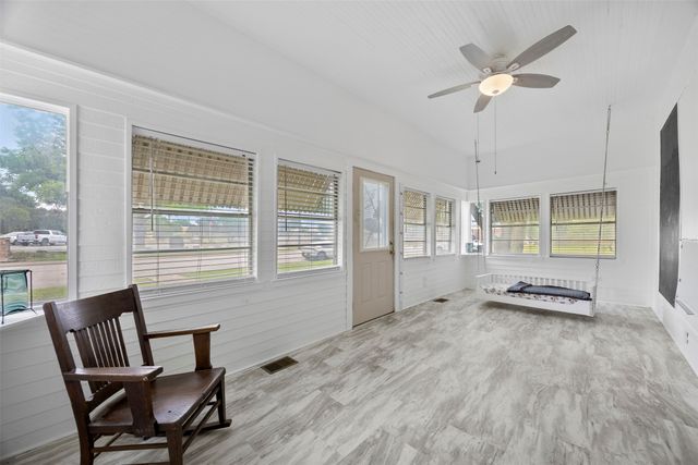 401 N Dallas Street, Ennis, TX 75119