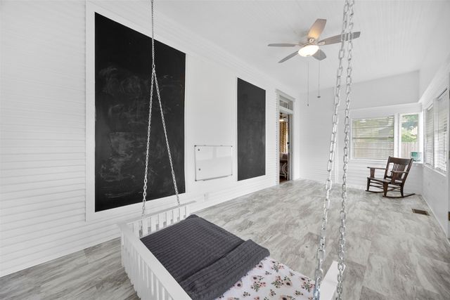 401 N Dallas Street, Ennis, TX 75119