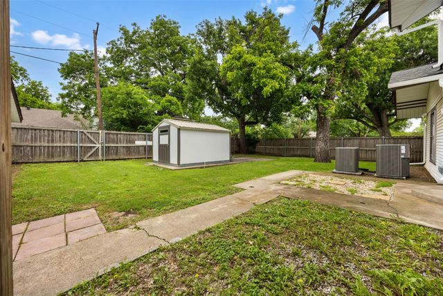 401 N Dallas Street, Ennis, TX 75119