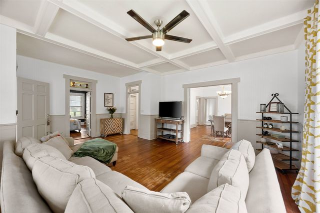 401 N Dallas Street, Ennis, TX 75119
