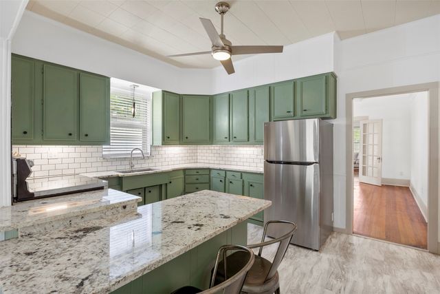 401 N Dallas Street, Ennis, TX 75119