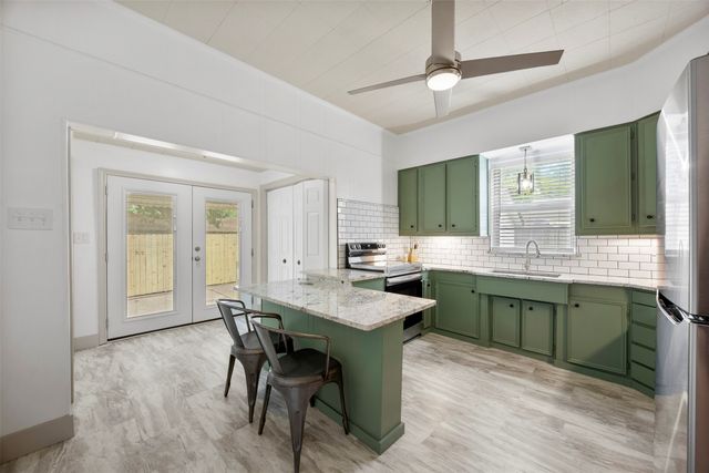 401 N Dallas Street, Ennis, TX 75119