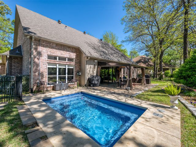 102 Dogwood Lakes Circle, Bullard, TX 75757