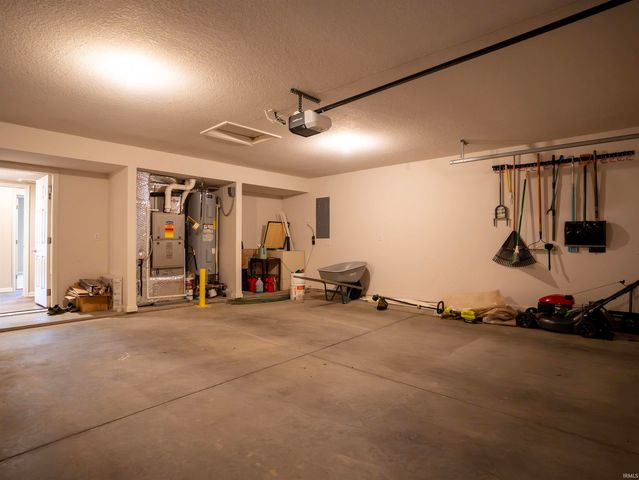 4922 Hammock Drive, Fort Wayne, IN 46818