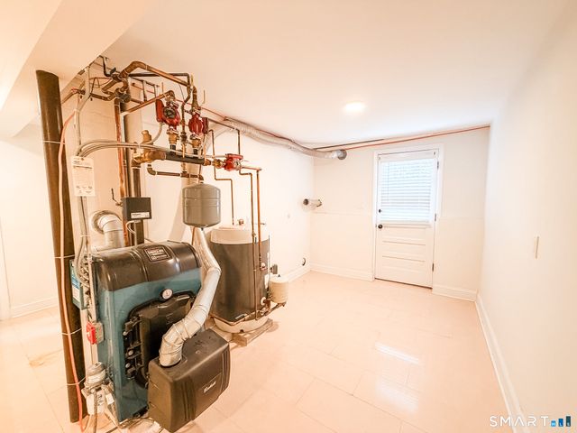 33 Forest Avenue, Groton, CT 06355