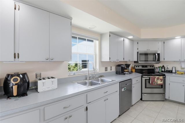 685 W Colbert Court, Beverly Hills, FL 34465