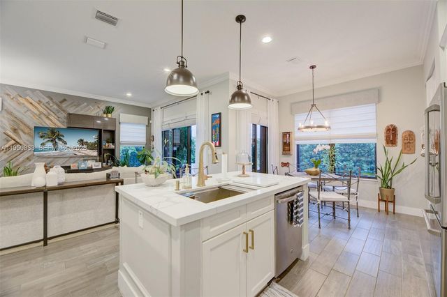 3338 W 97th Ter, Hialeah, FL 33018