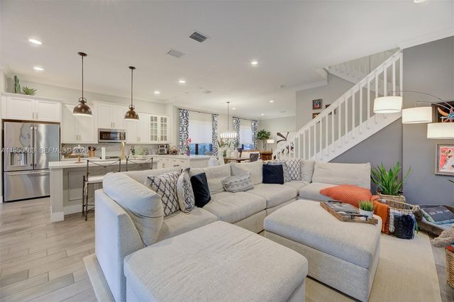 3338 W 97th Ter, Hialeah, FL 33018