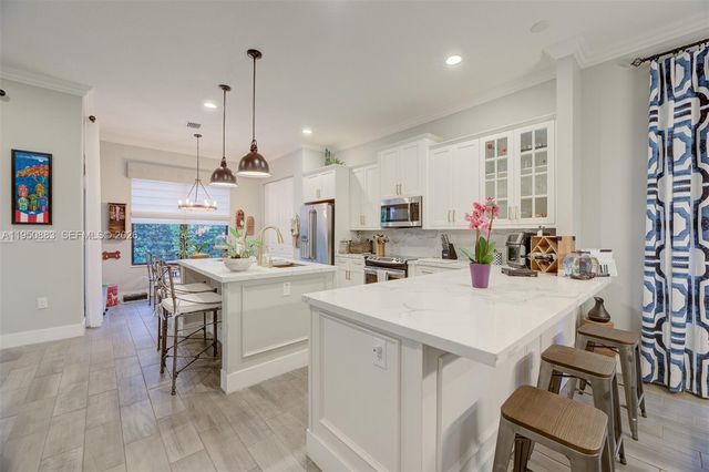 3338 W 97th Ter, Hialeah, FL 33018