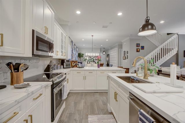 3338 W 97th Ter, Hialeah, FL 33018