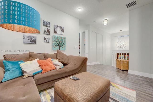 3338 W 97th Ter, Hialeah, FL 33018