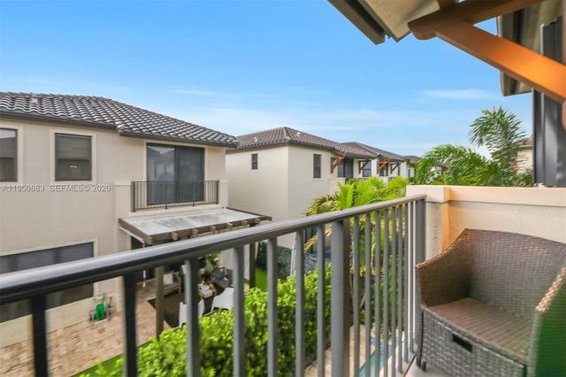 3338 W 97th Ter, Hialeah, FL 33018