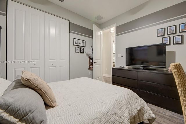 3338 W 97th Ter, Hialeah, FL 33018