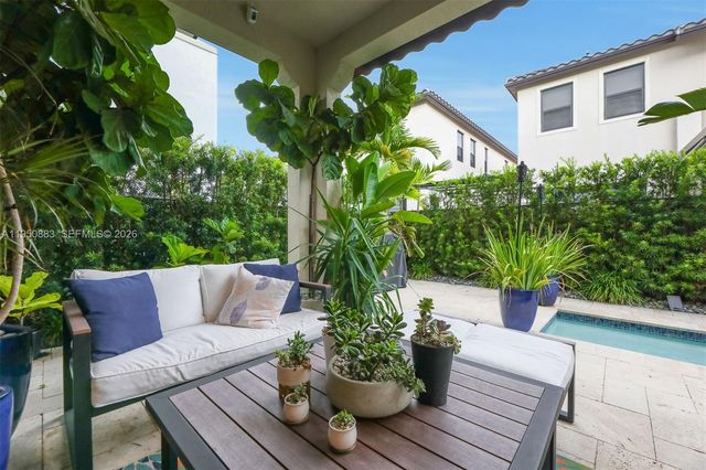 3338 W 97th Ter, Hialeah, FL 33018