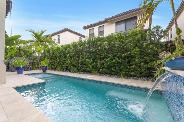 3338 W 97th Ter, Hialeah, FL 33018