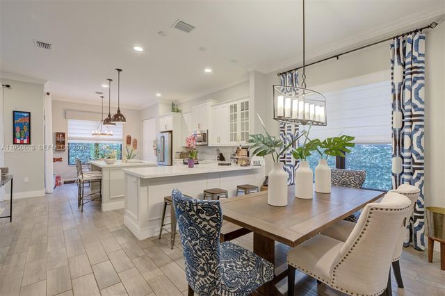 3338 W 97th Ter, Hialeah, FL 33018