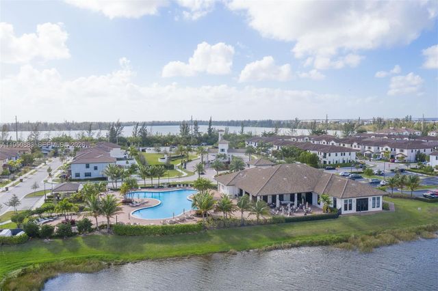 3338 W 97th Ter, Hialeah, FL 33018