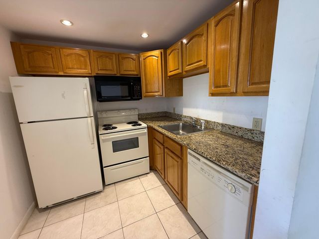 13 Dorset A, Boca Raton, FL 33434