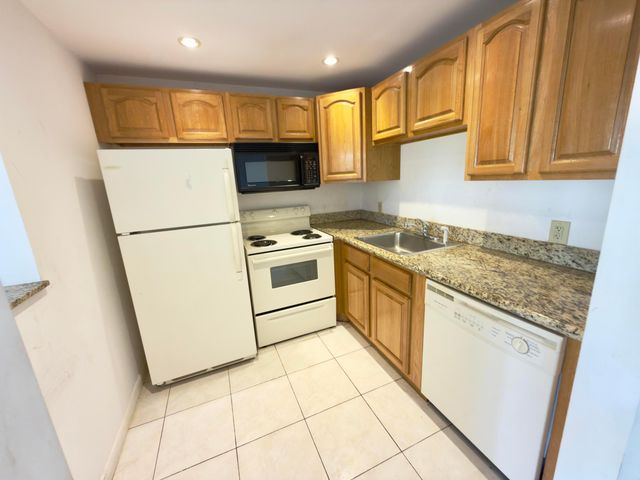 13 Dorset A, Boca Raton, FL 33434